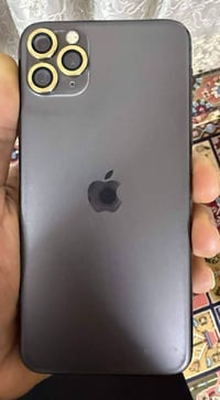 آيفون ١١ برو ماكس • نضيف • مستخدم قليل