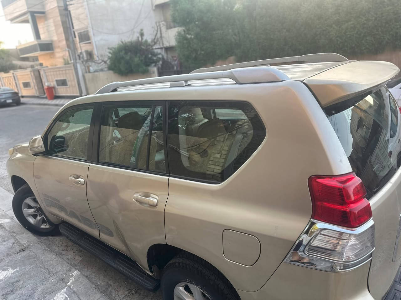 للبيع او المراوس
برادو 2011
مكينه 2700
4سلندر 
فور ويل 
ماشيه 280 قابل للزيادة
محرك وكير وتبريد كفالة  
بارد شويه بالباب جهة السكن وباب صبغ خلف السائق بسبب شخط بدراجة وبيها جراد بالبنيد  
حداديه جديده
السيارة مابيها اي نقص وكلشي بيها شغال وبلادي 

رقم بصرة مشروع وطني بأسمي تحويل اي محافظة تحويل مباشر 
 
سعرها مناسب  ١٨٥ وبيه مجال كلش بسيط
***********
