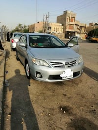 كورولا  ٢٠١٣ خليجي مكفولة من الصبغ بيها طخة بالباب مال السائق السعر ١٣...