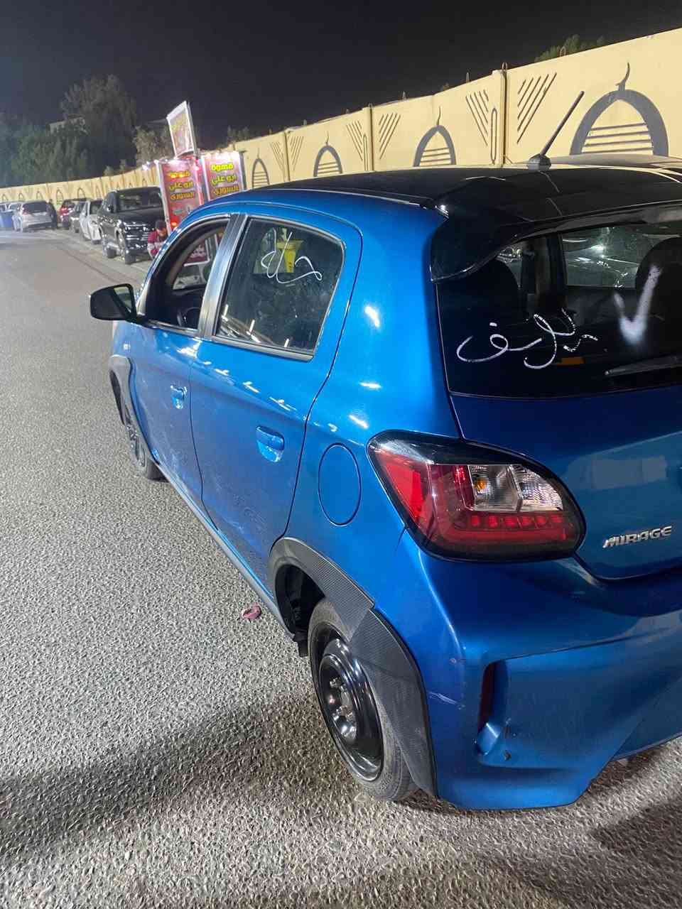 ميراج 24 شاشه وتحكمات ويل كب ضربتها خفيفه
*********** اتصل وتدلل مكان السياره كربلاء
