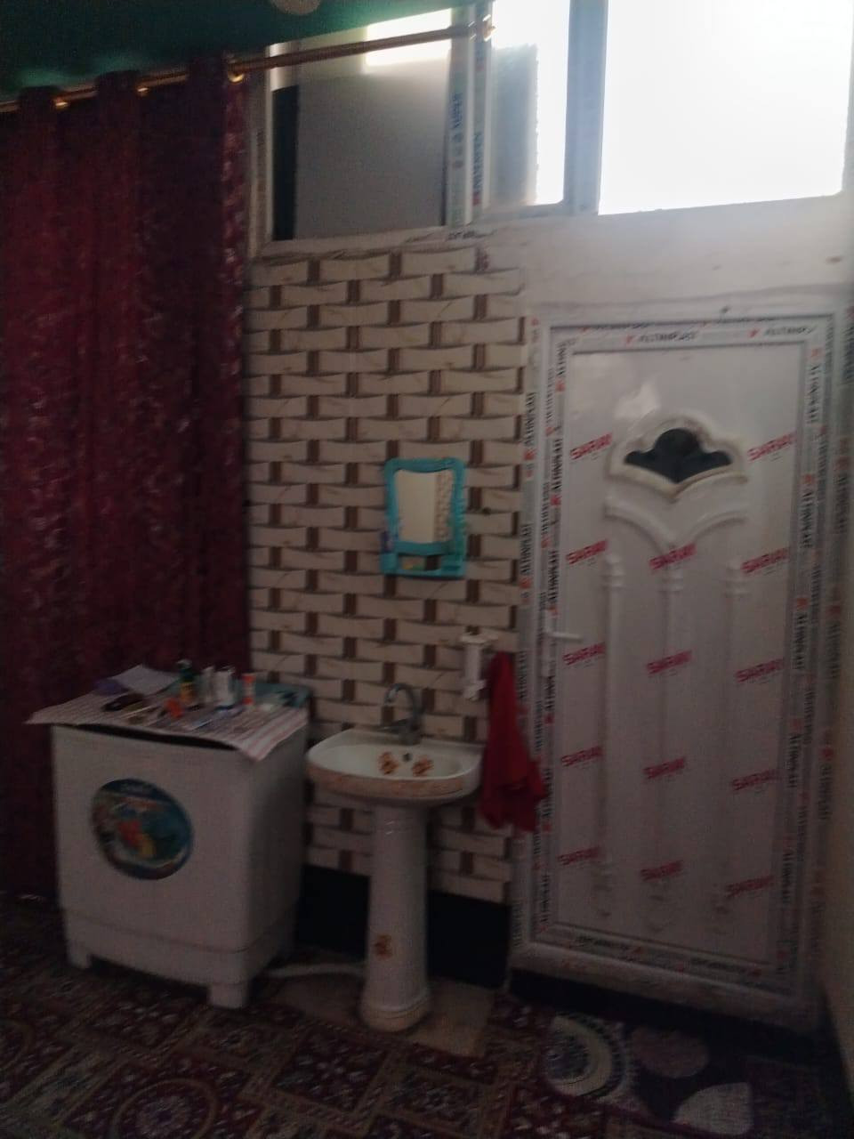 السلام عليكم يتوفر لدينا بيت مساحه  ١٦٠ متر طابو زراعي الموقع كربلاء حي الزيتون قرب الحولي قرب مستشفى الكفيل بناء طابوك وصب درجه اولى طابق واحد الارضيه مرمر يتكون من غرف عدد ٢ وصاله واستقبال السعر ١٧٠ مليون الشراي يتصل ***********
***********
