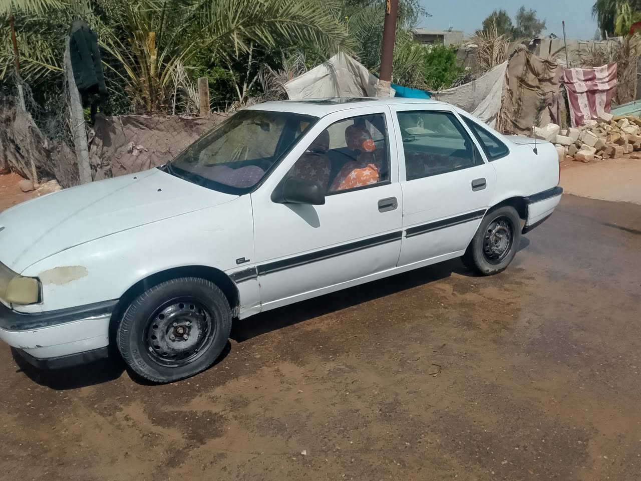 السلام عليكم فكتره موديل 92مكينه1600كير شواصي مكفولات حداديه  كهربائيات كله شغاله كيج حماوه كيج  لايت عالي ناصي  كيلو متر 5تايرات نضاف دوشمه جديده سنويه ساقطه تحويل شوكت مايعجبك السعر 22وبيها مجال بصيط مكاني نجف مشخاب***********
