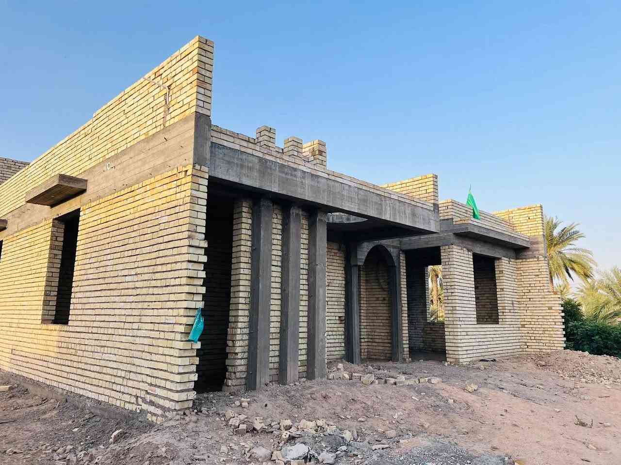 سلام عليكم ارض زراعيه للبيع عقد 117 
المساحه 8 دونم +3 بيوت 
الارض بيها 2 دونم تين ونخل ملون وباقي الاشجار وفواكه  
العنوان طريق كربلاء - نجف  عمود 256 عجدول 
كل الخدمات متوفره 
الاستفسار الاتصال على الارقام التاليه 
***********
***********
