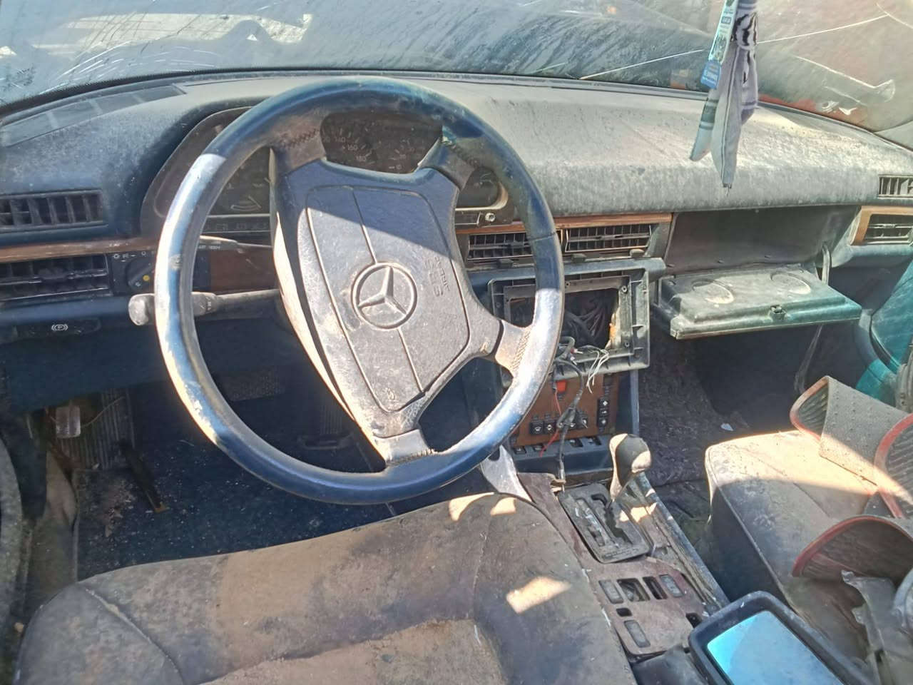 سلام عليكم مارسدس موديل 90 سياره فول كل مواصفات مال مارسدس بيها والحادث شوفت عينك مكينه جديده كير جديد عنكبوت جديد تايرات جدد سياره رقم انكليزي رقم انبار باسمي السعر ب30 وبيها مجال مكان بغداد رقم الموبايل***********
