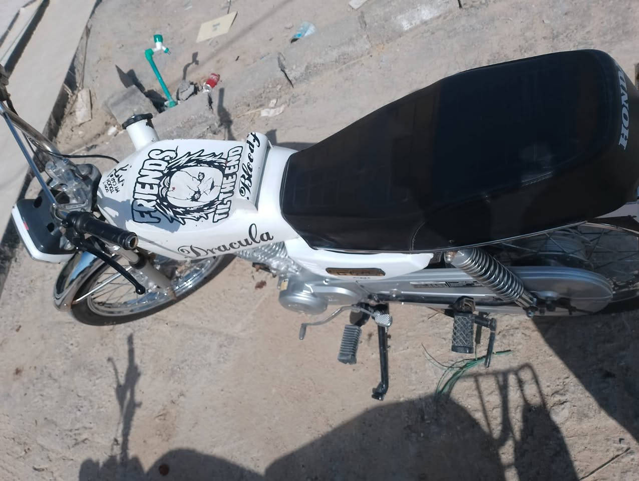 سلام عليكم نامه البيع اوراق مكينه مجفت السعر 750و به مجال حي الشهداء الرقم ***********
