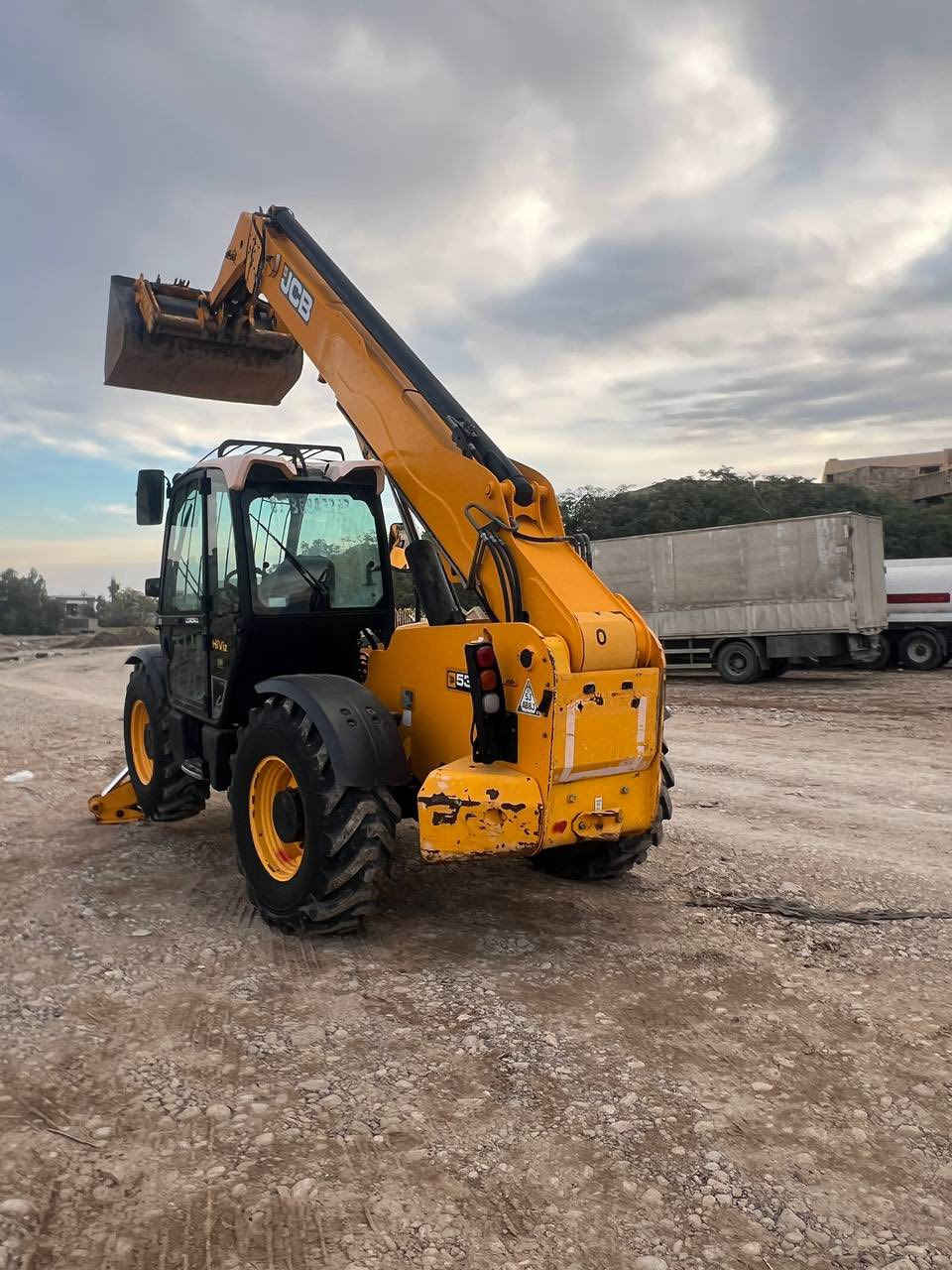 شۆفلJCB بۆفرۆشتن
مۆدیل 2010
شۆفڵەکە جەگ سەنتەرەوەفوول فوول ماسەفاتە
ژمارەی موبایل 
***********
***********
بۆزانینی نرخ نامە بنێرە
