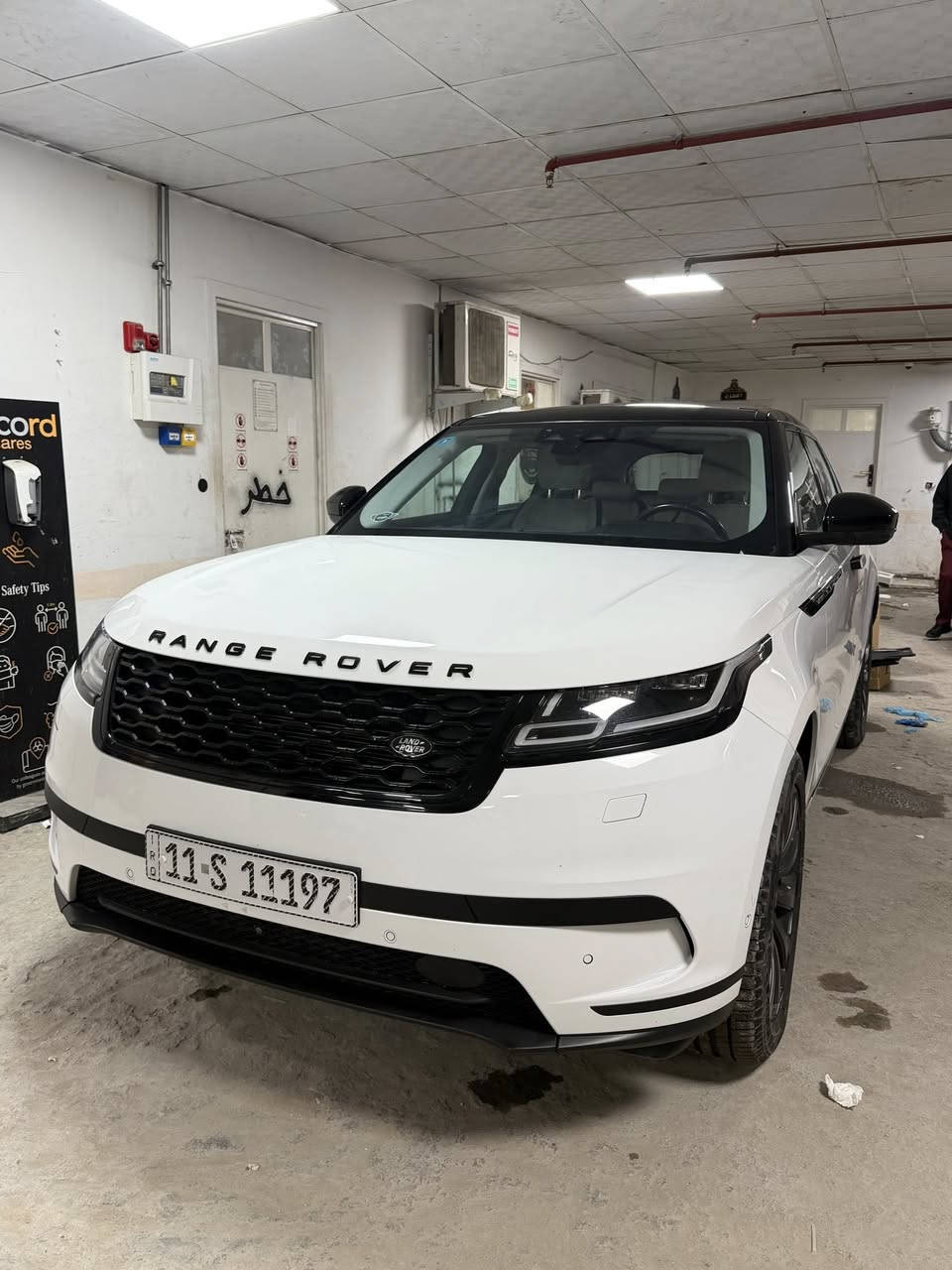 🚗 للبيع : رانج روفر فيلار 2021
للبيع او مراوس حسب القناعة 
📊 المسافة المقطوعة: ٦٠ كيلومتر
⚙️ المواصفات :فول الفول داينمك 
. كامرات 360 
• دفع رباعي 
• ناقل حركة أوتوماتيكي 8 سرعات 
• نظام معلومات وترفيه بشاشتين لمس تعمل باللمس + نظام Apple CarPlay وAndroid Auto 
• نظام شحن لاسلكي للهواتف الذكية 
• نظام صوتي فاخر
• تكييف هواء ثنائي المناطق 
• حساسات أمامية وخلفية + كاميرا خلفية 
• تنبيه البقعة العمياء وتنبيه المرور الخلفي 
• مقاعد جلد فاخرة وتسخين أمامي وخلفي
• عجلات ألمنيوم 20 إنش
• نظام تثبيت السرعة الذكي 
• شاشة عدادات رقمية 

⚠️ بدون ضرر
• وارد خليجي – داخل ضمان الوكالة 
سردار 
•مغلفة bbf
• مكفولة من الأضرار

📌 تفاصيل إضافية:
• رقم السيارة بغداد مشروع وطني مميز 
• باسم المالك – تحويل مباشر
• لون السيارة: ابيض 
.
📍 مكان السيارة: بغداد سيدية
***********
