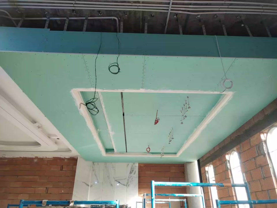 السلام وعليكم خلفة ديكورات وصبغ متفرغ حاليا تسليم مهندس شغل درجة اولى من الحسينية أو بغداد ماعندي شكال اي واحد يحب يتصل سعر المتر 20 وفوك حسب الديكور *********** واتساب
