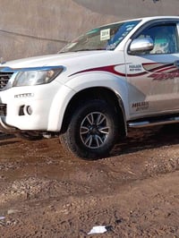 يوجد تيوتا هايلوكس موديل 2014 فورويل للبيع مكفوله كفاله عامه رقم اربيل...