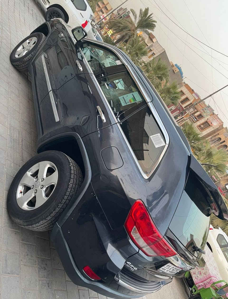 عندي جيب 2013 خليجيه السياره جاهزه من كلشي فول مواصفات للاخير السعر 18000$ يعني 180 ورقه وبيها مجال بسيط حك الجيه السياره للامانه مال بيت 
1-مكينه 6 سلندر 3600 
2-حساس امامي + خلفي
3-كشنات جلد بيجي 
4-اربع مقاعد حار + بارد + تبريد قطعتين
5-تبريد بيانو
6-شاشه كبيره + كامره 
7- حساس امامي خلفي 
8-مري شفط وقلاب عند الرجوع
9-فور ويل درايف بس اني لاغي علمود الشلعه والسرعه
10-جكات تصعيد وتنزيل وجبلي وتعكرات 
11- منظومه زنون عالي ناصي بلوجكترات اصلي شركه
12-دمام خلفي 
13- تحكم ستيرن فول اربع جهات 
14- مرآة عاكس للضوء
15-الباب الخلفي قطعتين
16- فتحه بنراما طكتين
وبعد بيها هواي مواصفات مذاكرهن
علماً السياره جديده بيها فقط طخه خفيفه بالجاملغ الايسر ونصبغ وطخه على كد شبر بالباب الخلفيه اليمنى مكينه كير تخم تاير جديد وسبير منازل والسياره بسمي ورقم الجديد وهزه جديده ورقم التلفون *********** (امير) مكان السياره حي البنوك او الاكريعات تواصل واتس اب بغداد, العراق
