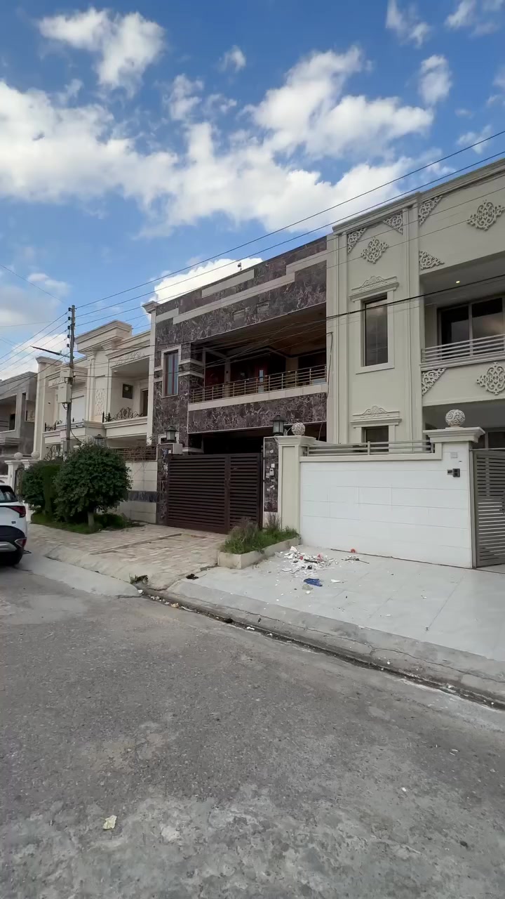 🏠 خانوو بۆ فرۆشتن
📍 گەرەك: مامۆستایانی زانكۆ
📐 ڕووبەر: ٢٠٠ مەتر
🛣 شەقام: ١٥ مەتر
🧭 ڕووگەی: ڕۆژئاوا

🛏 ٥ ژووری نووستن
٢ ژوور لە نهۆمی خوارەوە
٣ ژوور لە نهۆمی سەرەوە

🍽 چێشتخانەی گەرم و سارد

📞بۆ زانیاری نرخ پەیوەندی بكەن بەم ژمارانەوە 
***********
***********
—————————————————————————

🏠منزل للبيع

📍 الحي: مامۆستایانی زانكۆ
📐 المساحة: 200 متر
🛣 عرض الشارع: 15 متر
🧭 الواجهة: غربية

🛏 5 غرف نوم
•غرفتين في الطابق الأرضي
 3 غرف في الطابق ثاني

🍽 مطبخ حار وبارد

📞 للمزيد من المعلومات يرجى التواصل
***********
***********

#hawler #slemani #dhokha #Baghdad
