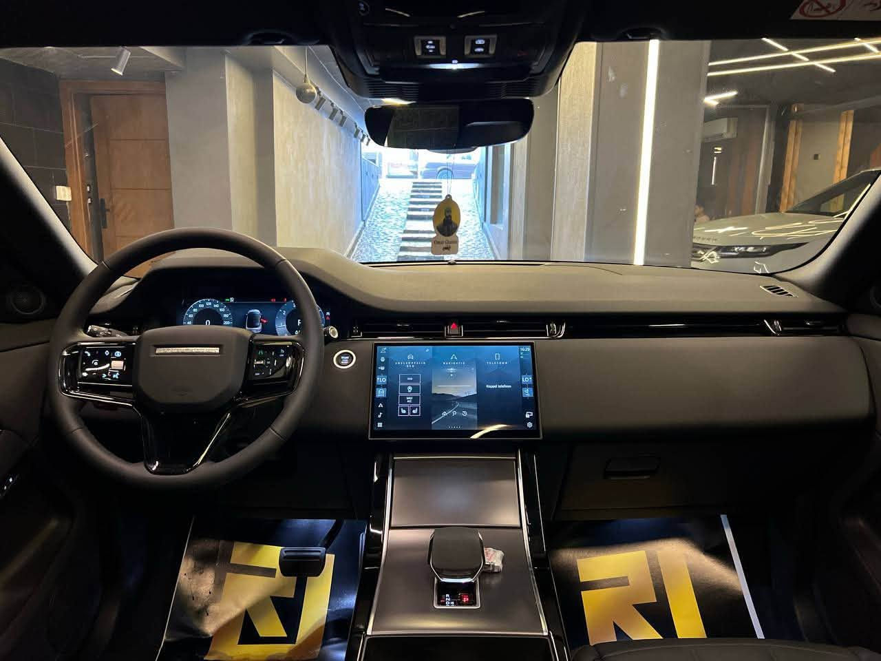 Range Rover Evoque
P160 R-Dynamic 
model 2026 
zeroo 
Keyless start 
LED & Auto Headlights
Adaptive Cruise Control
Apple CarPlay & Android Auto

سقف بانوراما 
جنوط 19 انش 
كراسي كهرباء + ميموري 
كاميرات 360 
لون اسود فرش اسود 

السعر : 4,050,000


**إذا كنت صاحب هذا الإعلان وتريد حذفه لأي سبب، رجاءا أرسل رسالة إلى الدعم الفني**