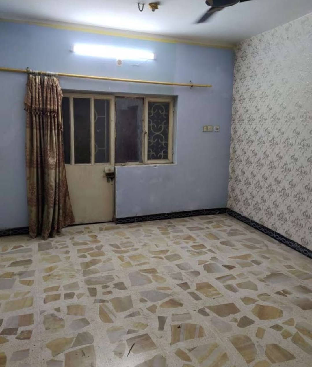 للايجار
شقه طابق اول معزوله في حي المهندسين تحتوي ع غرفتين واستقبال وصاله ومطبخ وصحيات سعر الايجار 500
***********
