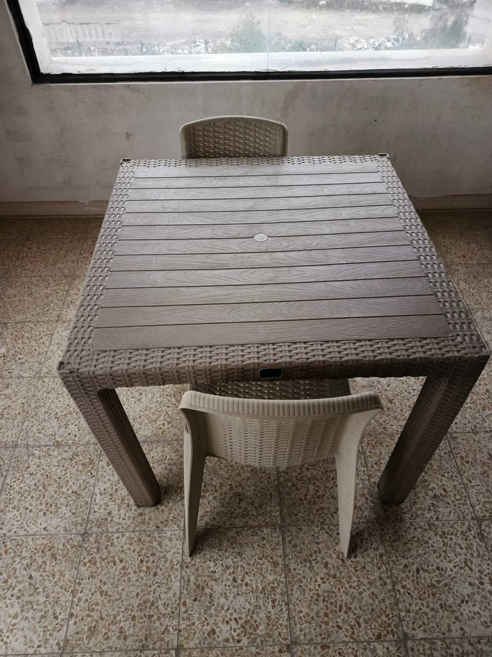 السلام عليكم 
ميز طعام كبير عدد(6) بالاضافه الى الكراسي عدد(4)مع كل ميز السعر 60 الف
ميز طعام حجم صغير عدد(4) بالاضافه الى كراسي عدد(2) مع كل ميز السعر 45 الف مستخدم شي قليل 
للاستفسار الاتصال على الارقام
***********
***********
