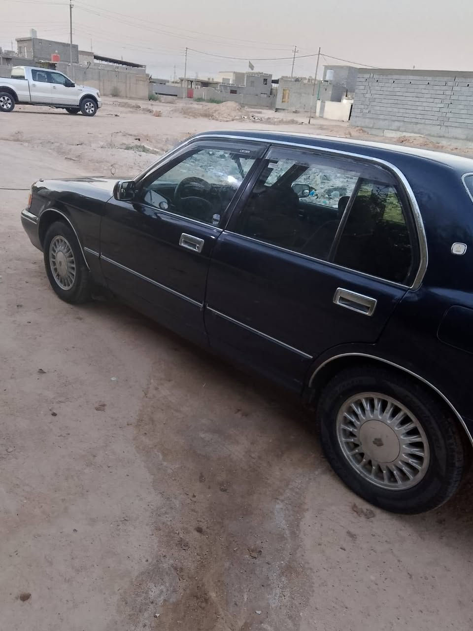 السلام عليكم كراون للبيع موديل 2000 سياره جاهزة مكفوله من الكص ولنقل سياره جاهزه حداديه تخم تاير تبريد السياره مكفوله ماعده ضربه بجاملق الايمن هاذه الاسيا بي وتساب ***********,,,,,,,,,, ***********
