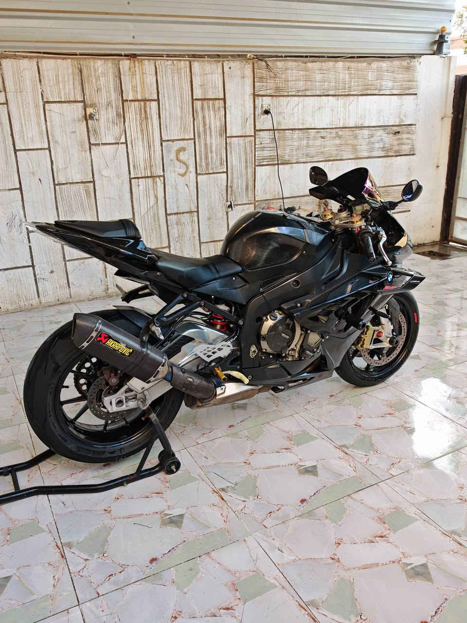 للبيع BMW s1000RR 2011 محدث 2014
دراجة وارد ياباني جديده 
كل نقص ماكو محرك كير شرط طك كارتون مكفولة من كلشي السعر ورقه 65 دراجة بدون رقم مكاني كركوك للاتصال ***********
