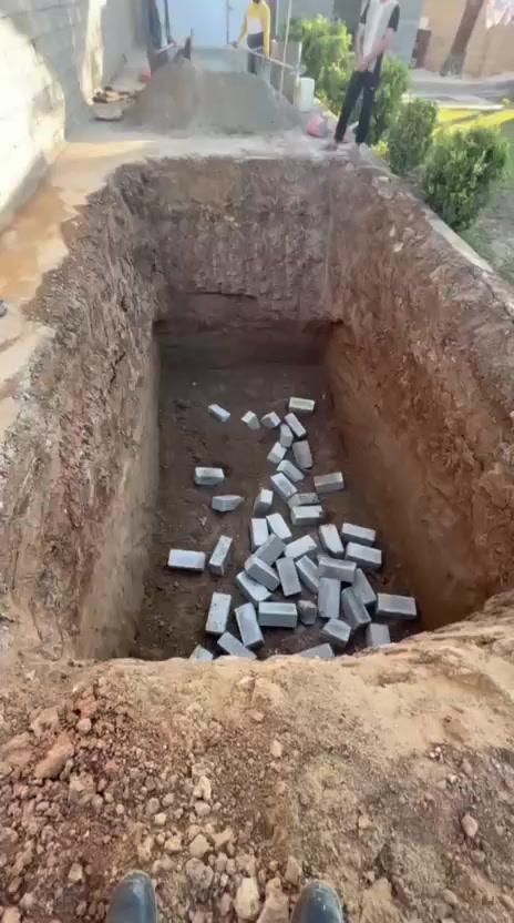 العمل الشاق لا يقتل احد
لكن الفراغ. يقتل انبل مابداخلك
يوجد كادر بناء بلوك بإدارة 
عبيده الاحمد
 
واحدث العمل والصدق والإخلاص ومخافة الله في العمل 
وإليكم فيديو من اعمالنا في بغداد عمل جملونات 

نسال الله ان يوفقنا ويرزقنا الصحه والعافيه
جزء من عملي 👇***********
@إشارة
