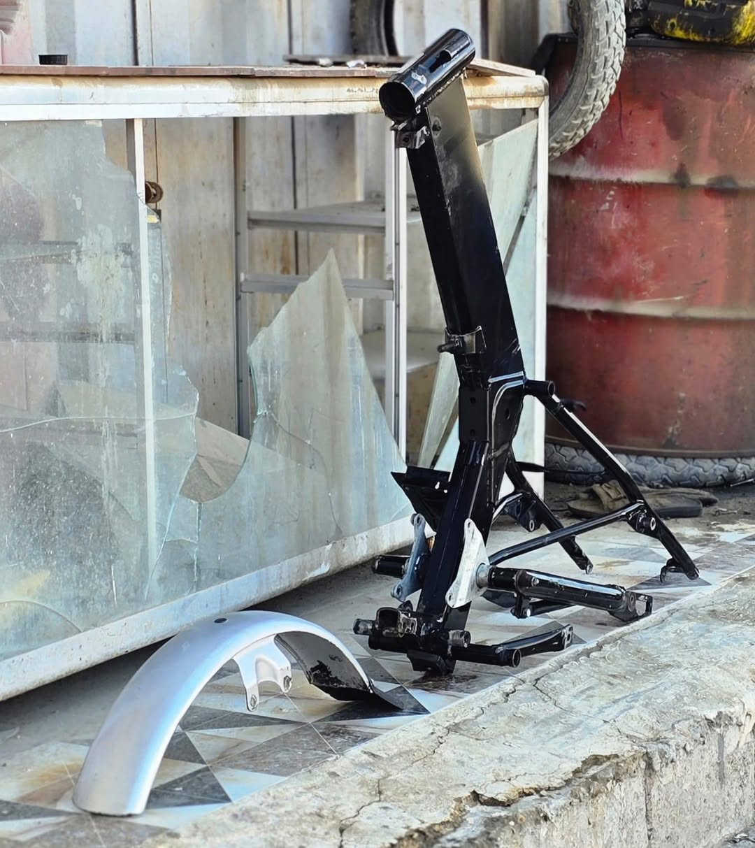 سلام عليكم شاصي 82 للبيع فقط الخشم وجاملوغ بلادي فقط مصبوغ للبيع ***********
