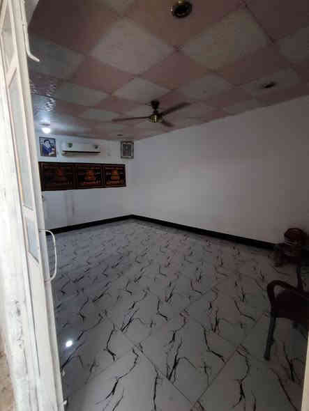 يـــاالله
بيع مستعجل 
بــــيــت لــلــبـيع مــــساحته 165متر 
غــــرفتين +صـــــالة +اســـتقبال +مطبخ +تخاريج 
قـــريب على الشارع يبعد عـــــن شارع 50متر 
بيت نضيف ومرتب مثل ماواضح بالصور 
كافة الخدمات متوفرة 
#العنوان شارع المطار القديم قرب مخبز المختار قريب على الشارع المعمل 
السعر29وبي مجال 
للاستفساراكثرالاتصال على الرقم ***********☎️
