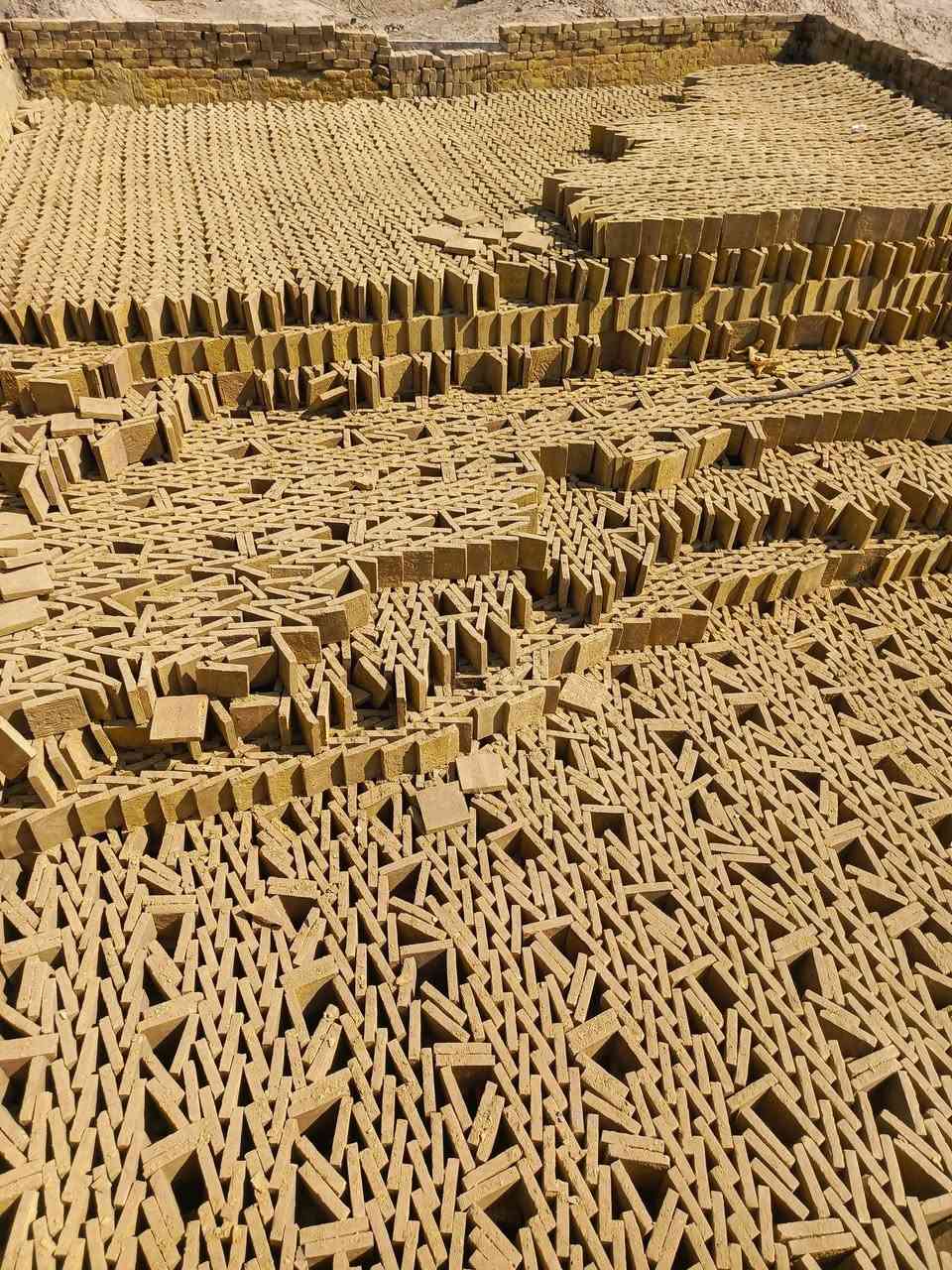 يعلن مكتب علي المنكوشي لبيع الفرشي عن استعداده لعمل الاسطح على ايدي (( خلفات)) اكفاء . ومواد درجه اولى مع ضمان جودة العمل ونأنسب الاسعار .
للتواصل :***********  
              ***********
