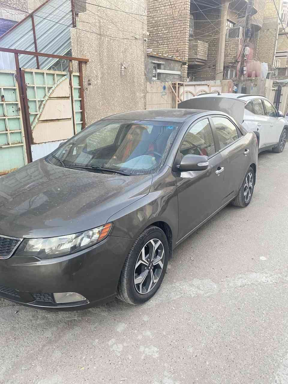 السلام عليكم فورتي أمريكي 2010 
مكينه دوش 2000 جديده وكير لا تنقيص ولا شي 
منظومه تبريدجديده  ومنظومه تدفئه جديده 
تخم تاير جديد وبطاريه جديده 
وبسمي السياره (غير التحويل المباشر ماأبيع )
مصبوغه احزام 
صدر نضافه 70/100
السعر 85وبي مجال قليل بيع بدون امراوس
المكان بغداد البلديات نت ماعندي ***********
