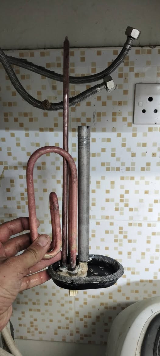 تم تنظيف سخان. 
#خدمات ابو علي لديكم لا خوف عليكم
صبغ الشقق  أعمال ديكور 
١-  #تبديل واضافة نقاط  كهربائية🔌،وبراكيتات و تثبيت💡 
الثريات بكافه انواعها🔮 .
٣- #تثبيت وفتح  مراوح سقفيه بكافة انواعها. 🪭
شد شاشات البلازما📺 
4 _تبديل #وصيانه خلاطات بكافه انواعها 🚿🛁🚽
5 _تبديل قفل #🔏 باب شقه داخلي  🔑وخارجي 🔐
6 _فتح وشد كافة #غرف 🛌🛏️🛏️ نوم
7-فتح وشد وتنظيف #سخان 🔧🔧 
شد ونصب  كاونتر 🔨🪚
8-تغليف ابواب مانع رطوبة 🚪🚪
9-تعليق ستائر ‏‪🪟 🛠️ 
نقل اثاث داخل بسماية.🚛🚛
شد فلتر خارجي على الميزانيه وتبديل فلتر 7مراحل🚿🚿
 فتح وشد ساحبه وتصليح⚙️⚙️🪛  
  تنصيب جميع الغسالات👚
تثبيت وشد وتعليق جميع الاغراض. 🪜🪞🖼️
تصليح كافة الغرف و تبديل  سجه🪚🪚    متوفر على مدار  ٢٤🕠🕕🕑🕖🕢
للاستفسار والتواصل مراسلة الصفحة او الاتصال 
***********   (واتساب )او اتصال📲📳
0️⃣7️⃣8️⃣2️⃣5️⃣2️⃣5️⃣9️⃣8️⃣2️⃣0️⃣
