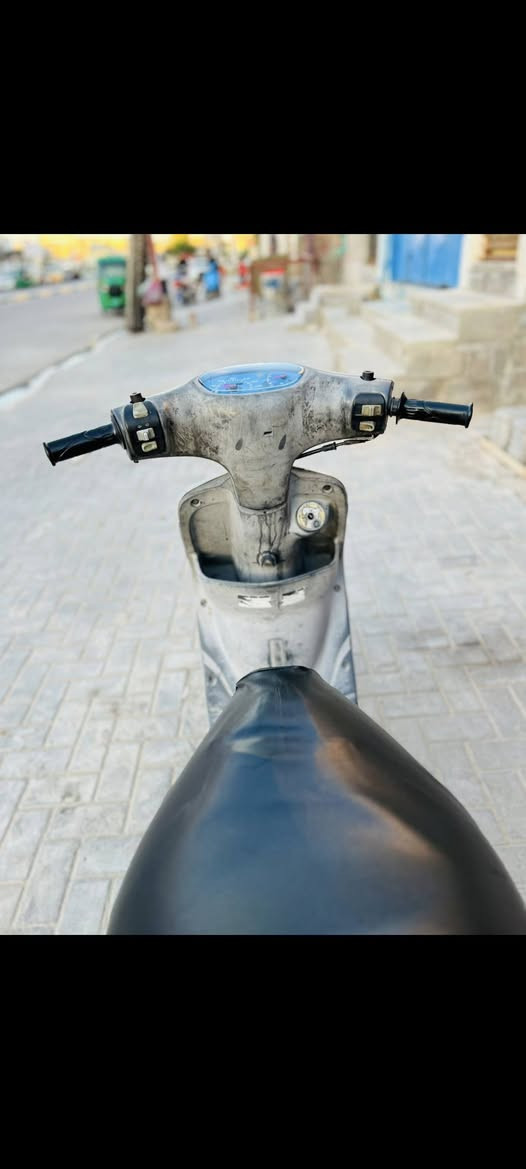 سلام عليكم شباب دراجة للبيع ماكس غجمةنضيفة مال جناي دبلات امامي خلفي شغالات لايتات امامي خلفي شغالات السعر 700الف وبيهة مجال حك الجية وتجي تفحص بعينك ***********
