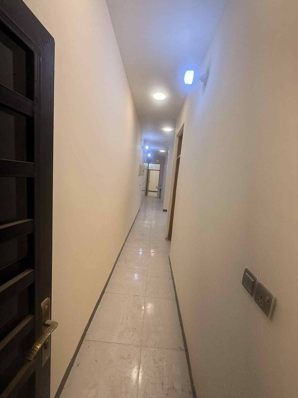 السلام عليكم ورحمة الله وبركاته من رخصت مدير الكروب المحترم نرجو الموافقه على المنشور بيت للبيع مساحه البيت ١٠٠ متر الجبهه ٥ والنزال ٢٠ غرف نوم ٢ واستقبال وصاله ومطبخ وصحيات فوك وجوه البيت كامل من كل النواحي عقد زراعي ١١٧ العنوان بوب الشام قبل القوس منطقة الحاج ضيفان بعد سيطره الشعب القديمه خدمات كامله تبليط كهرباء مجاري رئيسيه مدارس قريبه بناء حديث ولمعرفة باقي التفاصيل الاتصال برقم ***********
