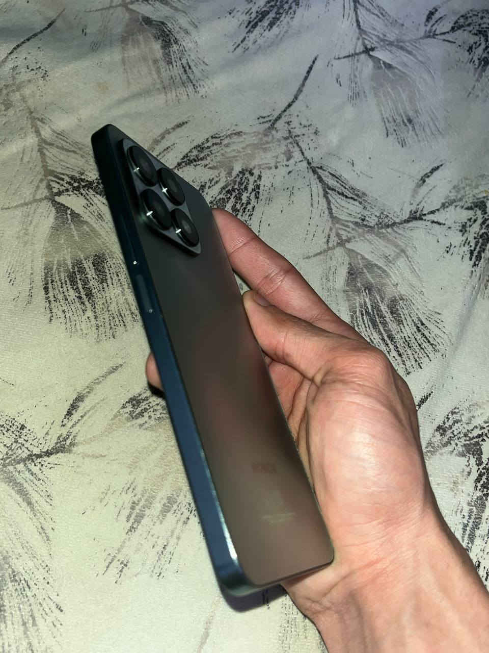 للبيع جهاز HONOR X8a الغني عن التعريف، يجمع بين الأناقة الفائقة وقوة التصوير 📸✨
📱 أهم المواصفات:
🖼️ الشاشة: 6.7 بوصة LTPS LCD بدقة FHD+ وحواف شبه معدومة.
⚡ التردد: 90Hz لسلاسة خرافية في التصفح والألعاب.
📸 الكاميرا: أساسية بقوة 100 ميجابكسل لتفاصيل دقيقة جداً.
💾 الذاكرة: تخزين 128 جيجابايت مع رام 6 جيجابايت.
⚙️ الخدمات: يدعم كافة خدمات جوجل بشكل رسمي.
🔋 البطارية: 4500 مللي أمبير مع شحن سريع بقوة 22.5 واط.
⚖️ التصميم: نحيف جداً وخفيف الوزن (ملمس الأجهزة الرائدة).
💰 السعر والعرض المغري:
🟢 السعر: 150,000 دينار فقط!
🎁 الهدية: 3 كفرات (أغطية حماية) مجانية مع الجهاز.
📍 مكان التواجد والتواصل:
🏠 العنوان: الموصل - حي الكندي - قرب سايدين الصورة.
📞 رقم الهاتف: ***********
💬 واتساب: متواجد للرد على استفساراتكم في أي وقت.
#Honor #HonorX8a #الموصل #حي_الكندي #بيع_شراء #هواتف_ذكية #عروض_الموصل
