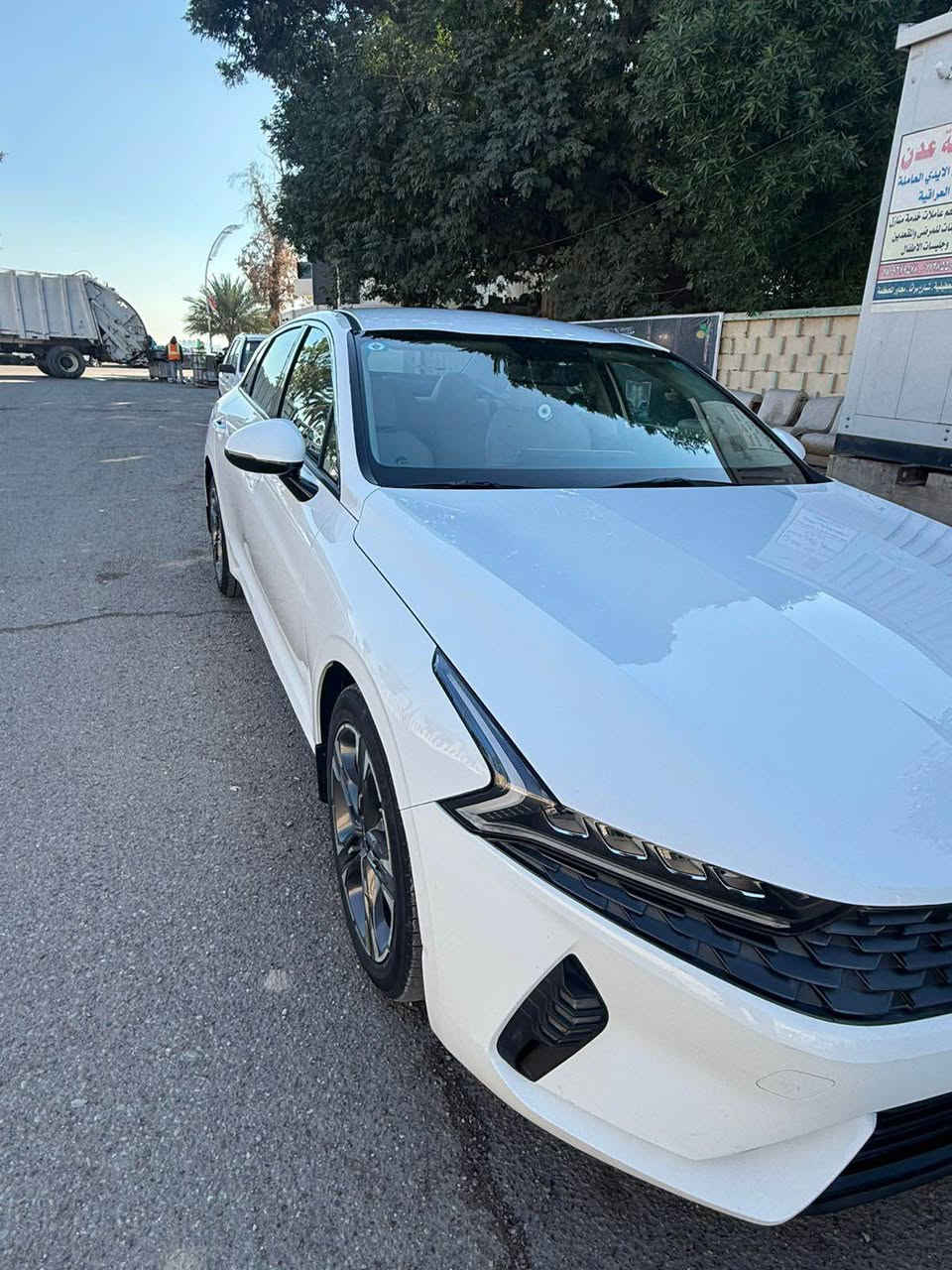 K5 
موديل 2023 
ماشيه 41 الف كيلو 
وكالة nim
مكفوله من الصبغ والبارد
بصمه 
شاشة 
تبريد قطعتين 
مري شفط 
كشن كهرباء 
حساس امامي خلفي 
زنون 
بك لايت متصل 
لد امامي نهاري 
و بيه بعد مواصفات 
السياره جديده و استخدام شخصي 
رقم بغداد الإنكليزي باسمي 
مكاني بغداد الكرخ شارع14 رمضان 
السعر 205 و بيه مجال 
*********** بغداد, العراق
