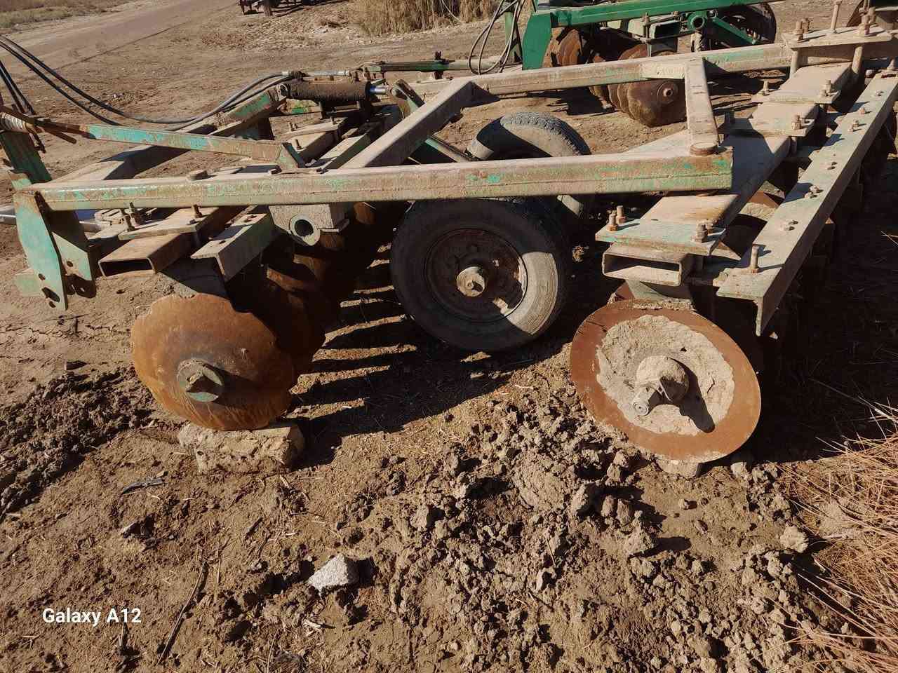 ياالله دسك للبيع عمل صالح الدفاعي جاهز لشغل حجم ٢٤ مكان واسط الصويره ***********
