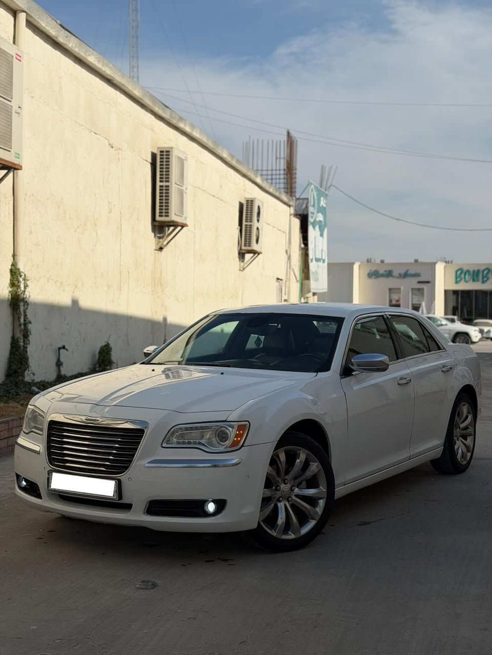 سلام عليكم 
كرايسلر اوباما.     #_للبيع_فقط 
مديل 2012 اصل 

#ادوات_دخول_جديد_
#_متوئمه_ارقام_وسنويه

جاهزه من كلشي السياره 

محرك V6. 3600
السياره فول مواصفات 
شاشه كبيره كامره خلفيه 
رادارات امامي وجانبي 
حساسات إماميه وخلفيه 
بجم فول زنون بلادي 
كشنات جلد فول كهرباء 
كشنات تدفئه و تبريد 
3قطع تبريد ثلج 🧊 
تخم تاير جديد 

#المكان_بصرة 
#السعر_وتفاصيل_اكثر_اتصل_وتدلل 
***********
