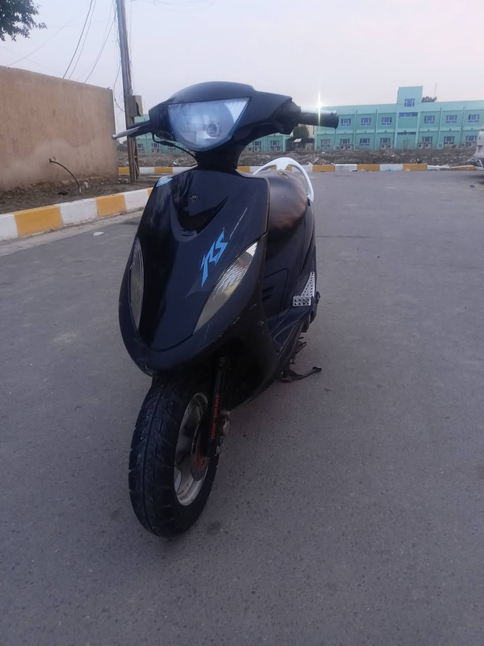 السـلام علـيكم
مـاكس عدله للبيع مفتوحه / بوشه 50 

نهضه ومشي خخير من الله ما تنكض 
دراجه كامله مانقصها برغي 

نضافاتها فول كفرات زلغ مابيهن 

سلف هندر 

كهربائياتها كامله اشاير هورن كامله 

حساس بريك خلفي 
قفل جنطه 
قفل ستيرن 

قطره دهن رياضي 

صالنصه FM جديده البلاد 

استانه نص وصفح 
دراجه نصبتها تخبل بكل وقت نكره سلف 

الشراي يرسلني خاص 

مـكاني / نـاصريه مركز بالشموخ قرب شارع يا حسين 

سعرها 650 وبيها مجال بسيط مو شراي لا تعبني 

*********** رقمي 
متواجد ماسنجر
