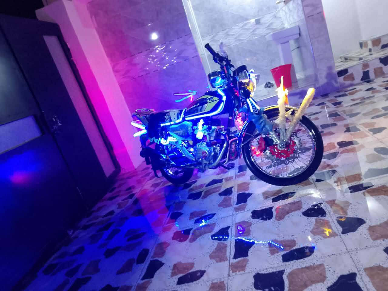 سلام عليكم للبيع دراجه تايكر ٤كير ✈️موديل 25اصل دراجه كفالة عامه 👍وظه شركه 💯جمبزة فول ارواق كارتونيه صالنصه ريادي🏍️كابريته رياضي 🟰سعر ٧٧٥وبيه مجال 
مكاني ديالى دلي عباس 
***********
