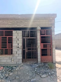 بيت تجاوز للبيع 80 متر  البيت يتكون  غرفة  وستقبال  وصالة  و حمام كهرب...