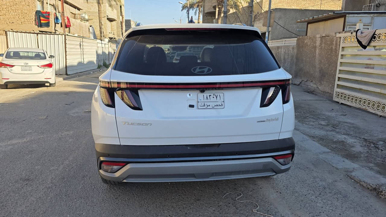 السلام عليكم توسان 2025 هايبرد وارد السيارة فول الفول خمس كامرات  لون ابيض
بانوراما 
بصمه ابواب وصندوق 
كشنات كهرباء 
تدفئه تبريد بالكشنات 
حفظ ميموري للكشنات 
داته شو 
وضعيات قياته ايكو ونورمال وسبورت بالضافه الى وضعيات الجبلي والثلجي 
سماعات شركه Boss
اشارة بالمري + كامرة 
كامرة اماميه + كامرة خلفيه دوارة 
كير تعليك 
السيارة تدقدم وترجع بالرمونت🌹
ويل كب 19 
ماشيه 26000 
السيارة بدون تبديل بدون صبغ بارد فقط 
ايرباك دركه وكشن
البجم كبس 
رقم الشاصي مرفق 
مكان بغداد حي العامل للاستفسار الاتصال ***********
السعر 228 مرقم بغداد بأسم المشتري
