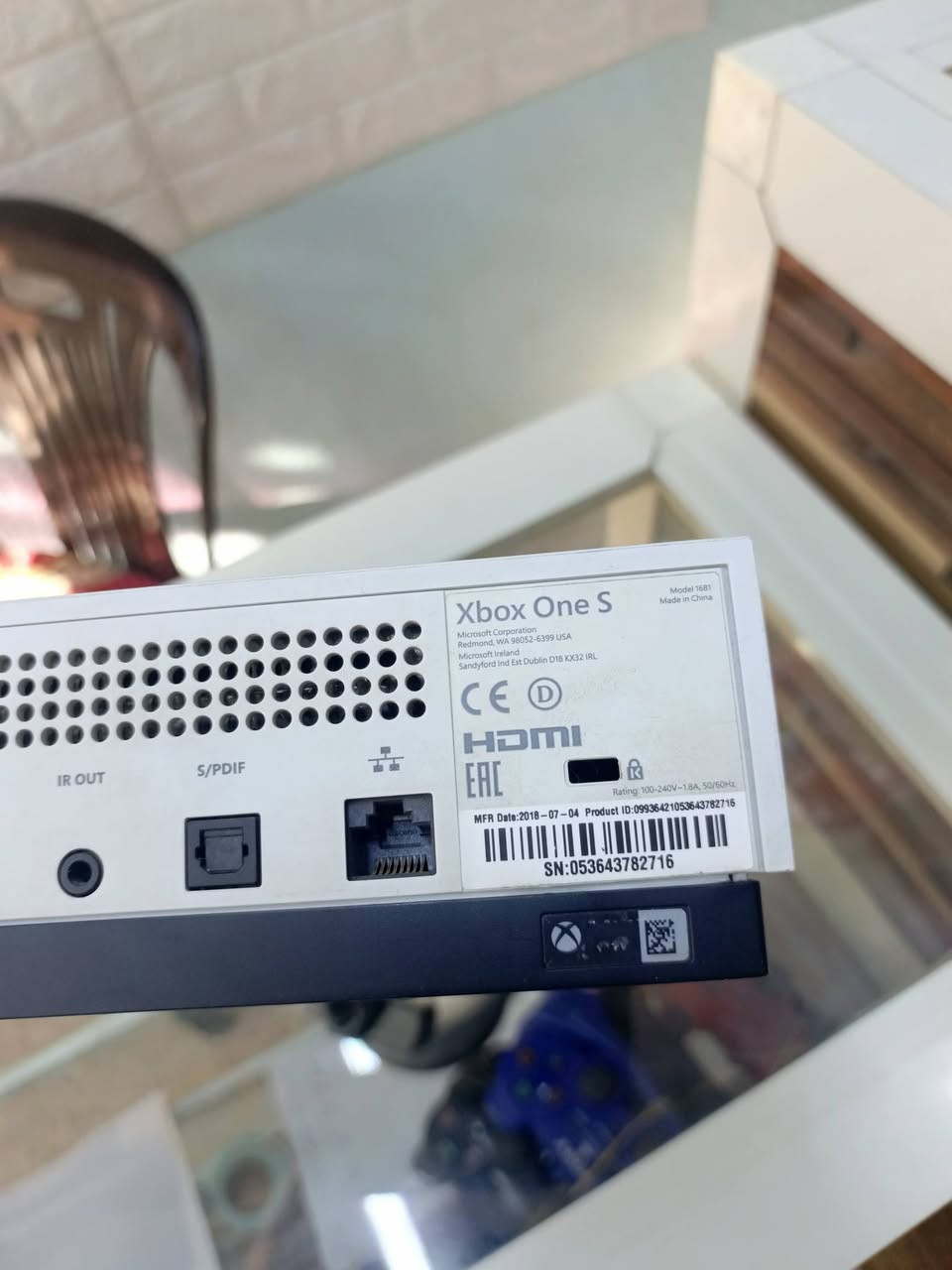 Xbox One S 
1TB
لوك ستيكر 
جوستك اصلي 
السعر 170
العنوان موصل حي سومر مكتب الحسن متوفر توصيل لجميع المحافضات 
***********
***********
