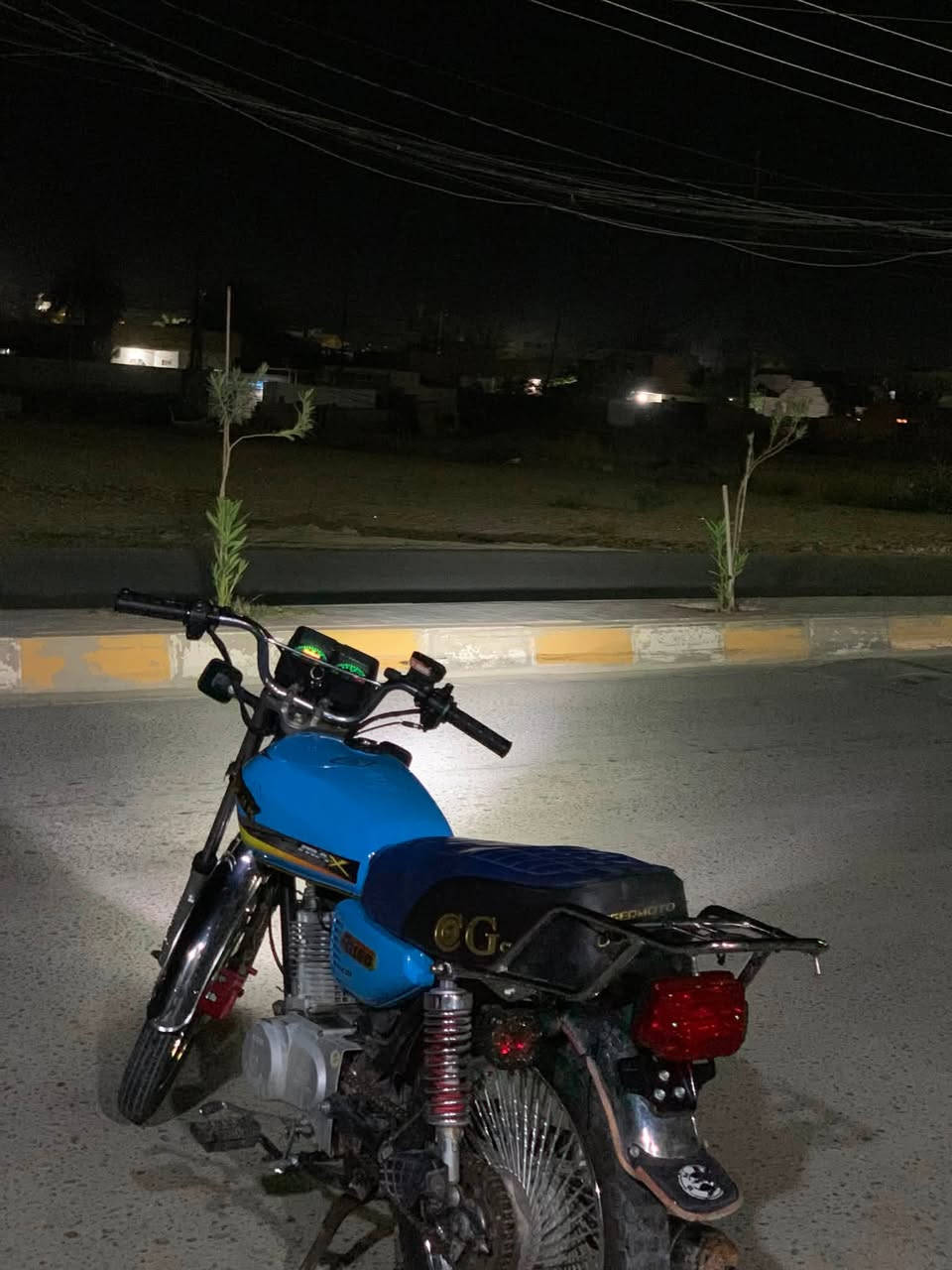 السلام عليكم تايكر للبيع
موديل 23 كلاجات بوشه بستم كور جديد 
تانكي صفاحيات دشبول دبلات 
لايتات جديد 
كفاله من التاير لل تاير هندر واحد 
المكان العلم 
السعر 450 وبي مجال 
***********
