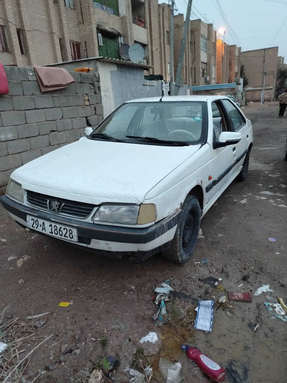 اسلام عليكم
بيجو405موديل2009
مكينه بيهابداية تنقيص... 
كير درايم كفاله سنويه لل30
رقم انكليزي... 
حداديه دواخل جدد... كهربائيات كلها شغاله.. سعرها 25
مكاني كوت
***********
