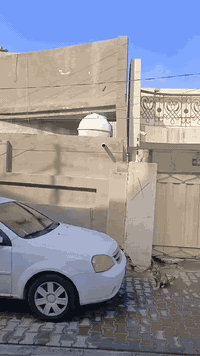 السلام عليكم
بيت للأجار في كربلاء حي العامل المنطقه السابعه
المساحه 150م
طابقين يحتوي على استقبال وهول وثلاث غرف ومطبخ وثلاث صحيات
قريب على الشارع العام
يصلح معهد او روضه او مخزن او عياده
للأستفسار اتصل على الرقم ***********
