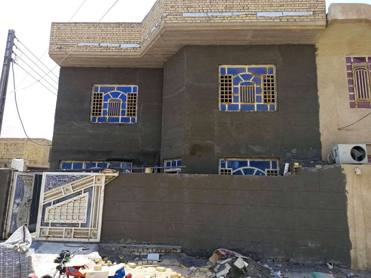 خلفه لبخ ونثروصطار جص وشغل حسب الطلب سقل جراره تقطيع تشميع صب ارضيات  حسب الطلب وشغل بل يوميه  اتصال ***********رقم الخلفه  ابو سيف
