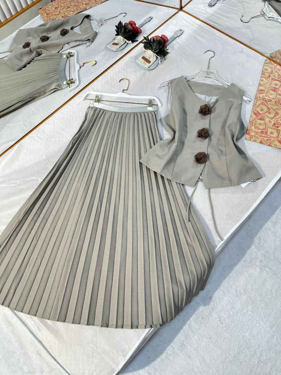 👌👌 ومازال لدينا إبداع لم يصل إليه أحد 👇
الكولكشن الجديد لموديلات العيد  يبدا من هنا 📍

✨✨✨ أحدث صيحات الموضة العالمية لعام 2026
🎨🎨 الألوان :-كما معروضه + لون رصاصي 

سوت العيد  ♥️  طول كامل ردان  خامة دابل صيفي 

قياساات ٣٨-٤٨

توصيل جميع محافظات العراق 🚚


**إذا كنت صاحب هذا الإعلان وتريد حذفه لأي سبب، رجاءا أرسل رسالة إلى الدعم الفني**