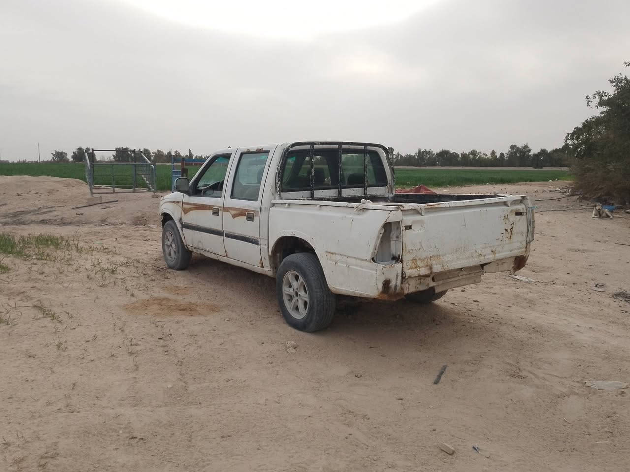 بيكم للبيع 
موديل 2007 
سيارة شغالة ونضيفة 
مكان السيارة( كربلاء) 
السعر 12 ورقة وبيها مجال 
***********
***********
