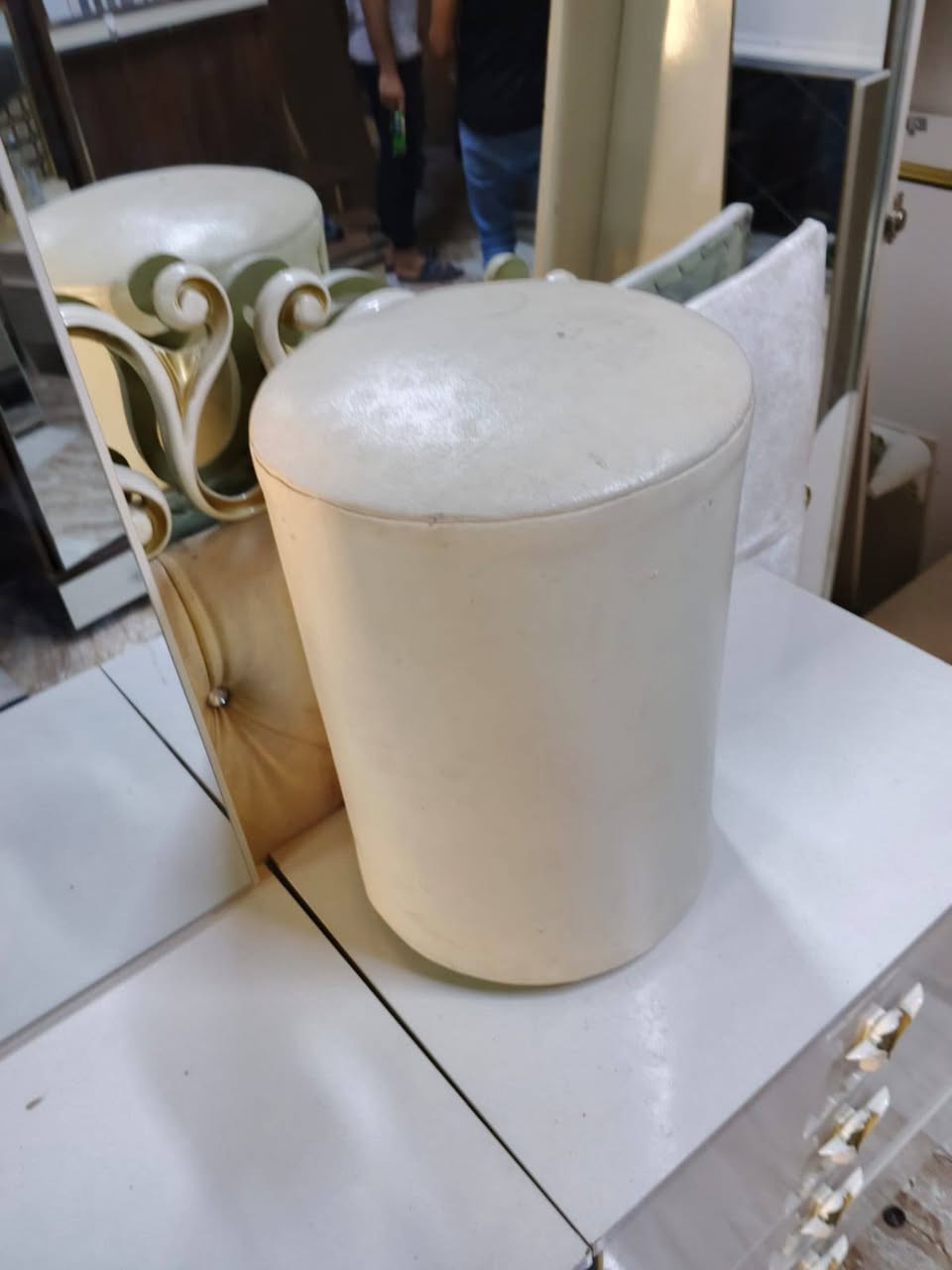 غرفه ملكي ٨ قطع سعر ٣٧٥ بيها مجال
العنده غراض للبيع راسلوني *********** او اتصال ع رقم داخل محافظه كركوك
