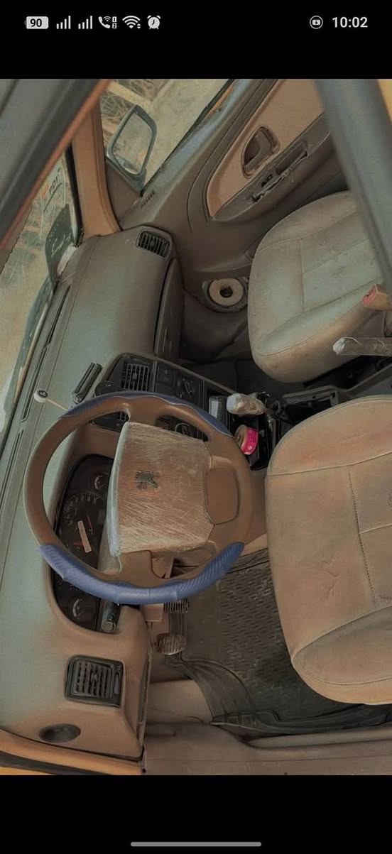 السلام عليكم 
بيجو 405
مديل 2014
مكينة جديدة ستوة شادهة كير جديد 
تبريد شغال 
حدادية 100/80
لايت زنون 
سنويتهة 2026 بعد 7 اشهر وتنتهي 
راعيهة موجود 
تخم تاير جديد رنكات جدد
رقمي ***********
مكاني البصرة ابو الخصيب حي العسكري
السعر 22 ورقة وبيهة مجال
