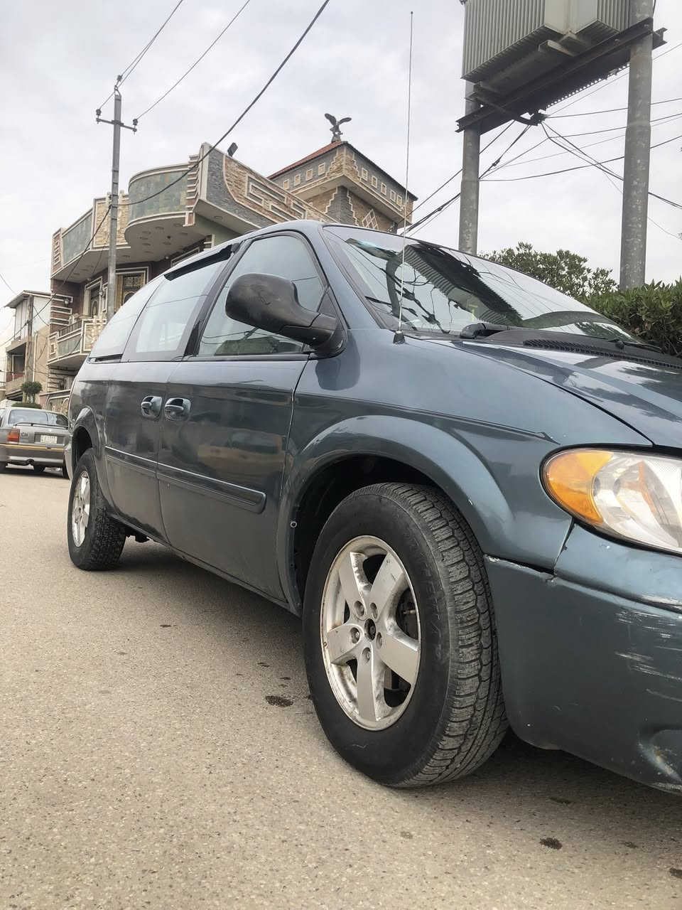 سلام عليكم دوج كرفان 2007 فول مواصفات سياره جاهزه كير جديد محرك حجم المحرك 3800 جديد تبريد ثلج 3قطع ❄️ تخم تاير كشنات بلع والطخات الي 
بل صوره وتبديل الجامه الماميه 
بيبان كهرباء الصدر جديد السياره بسمي ..! السعر $78 وبيها مجال المكان بغداد الدوره. الرقم ☎️ ***********
