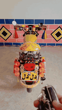 السلام عليكم دراجه دايوان رقم  للبيع موديل 22 السعر ثنين وربع او مراوس معه تكتك حسب القناعه  واسط الحي للتواصل ***********
