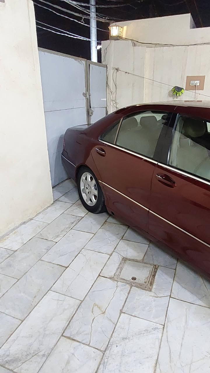 السلام عليكم مارسيدس غوصه للبيع من فئة اس كلاس موديل 2001 السياره جاهزه من كل شيء كير جديد حاويه باتري جديد تخم تاير جديد كفاله عامه ما عدا البنيد مصبوغ بسبب الجراد لون ماروني المميز بسمي تحويل شوكت ما تريد رقم شمالي سليمانيه مكاني النجف السعر 105وبيها مجال الاستفسار ***********
