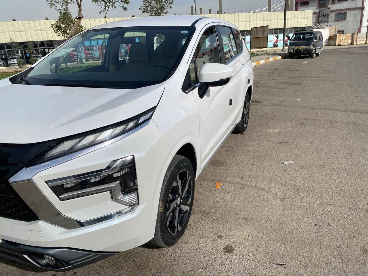 السلام عليكم ورحمة الله ميتسوبيشي اكسباندر موديل 2023 خليجي
7 راكب 
فول عدا البنوراما 
السيارة بيها نص البنيد ونص الجاملغ الايمن 
والجاملغ الخلفي من جهة السايق نصه والجنطه نصها 
السيارة ماشية 40 الف 
مكينة وگير جدد مكينتها 1500
تخم تاير جديد
الرقم اربيل بأسم عربي 
السعر 123$ وبيها مجال 
حيدر ابو الحسن ***********
