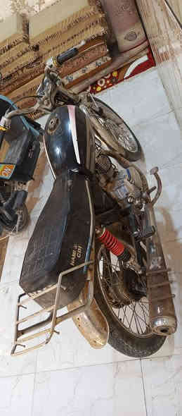 دراجة نامة للبيع ادوات يحتاج تجفيت محرك انيرجي اوراق ضايعة كووم حديد عنواني كرمة علي سعرة 300.... ***********
